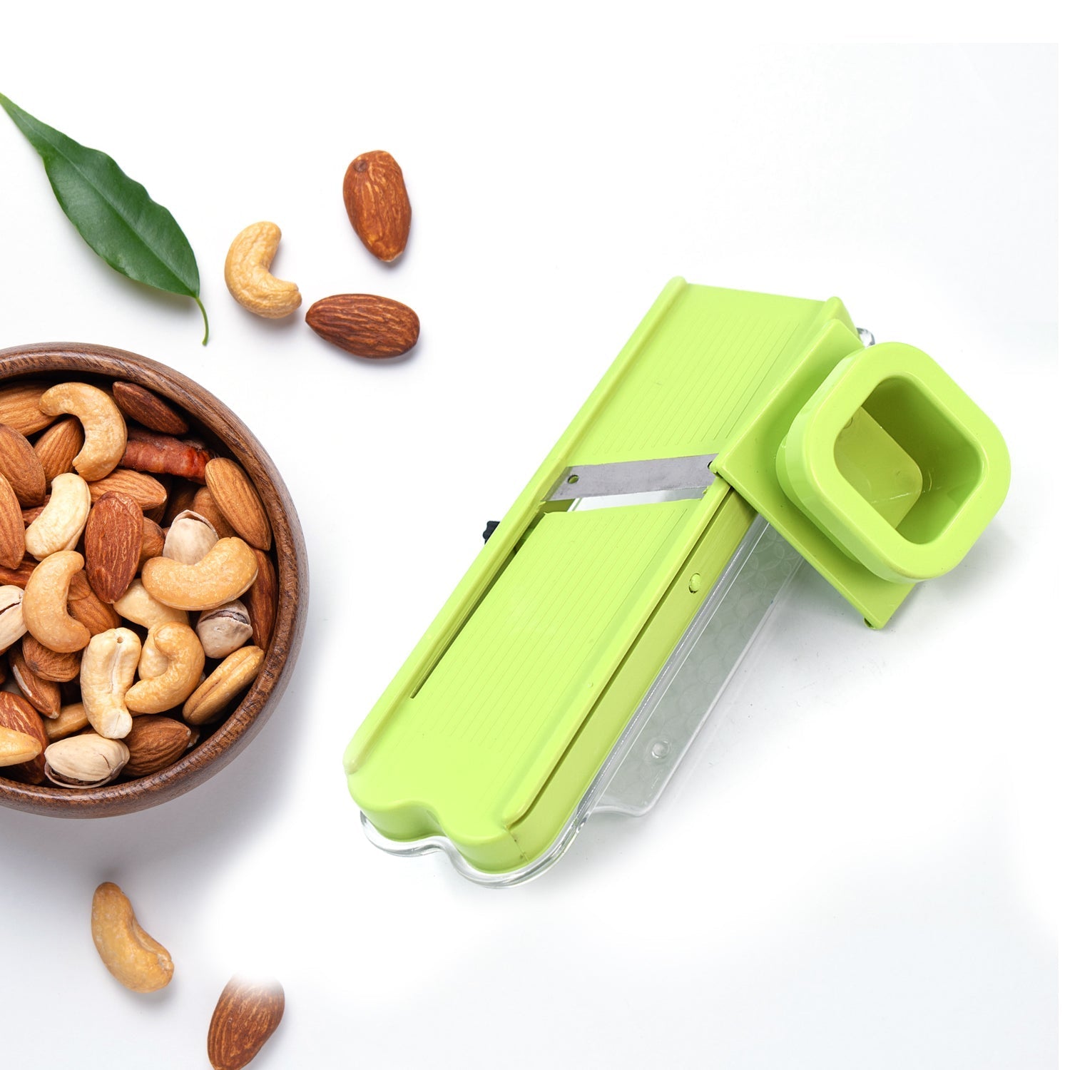 Efficient dry fruit and vegetable cutter. Efficient dry fruit and vegetable cutter.